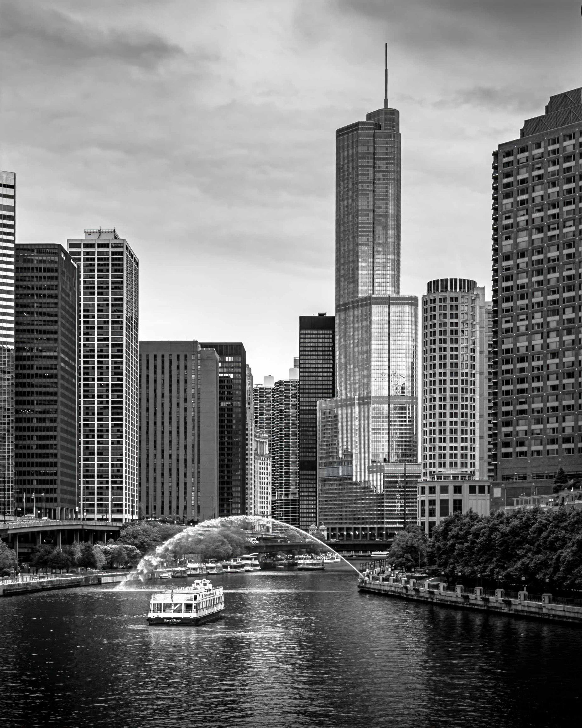 Centennial Fountain water arc over the Chicago River, black and white